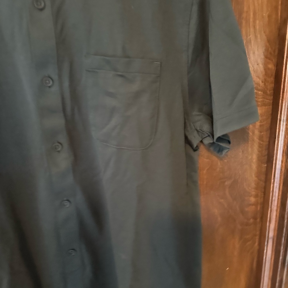 Men’s medium dark green button up
